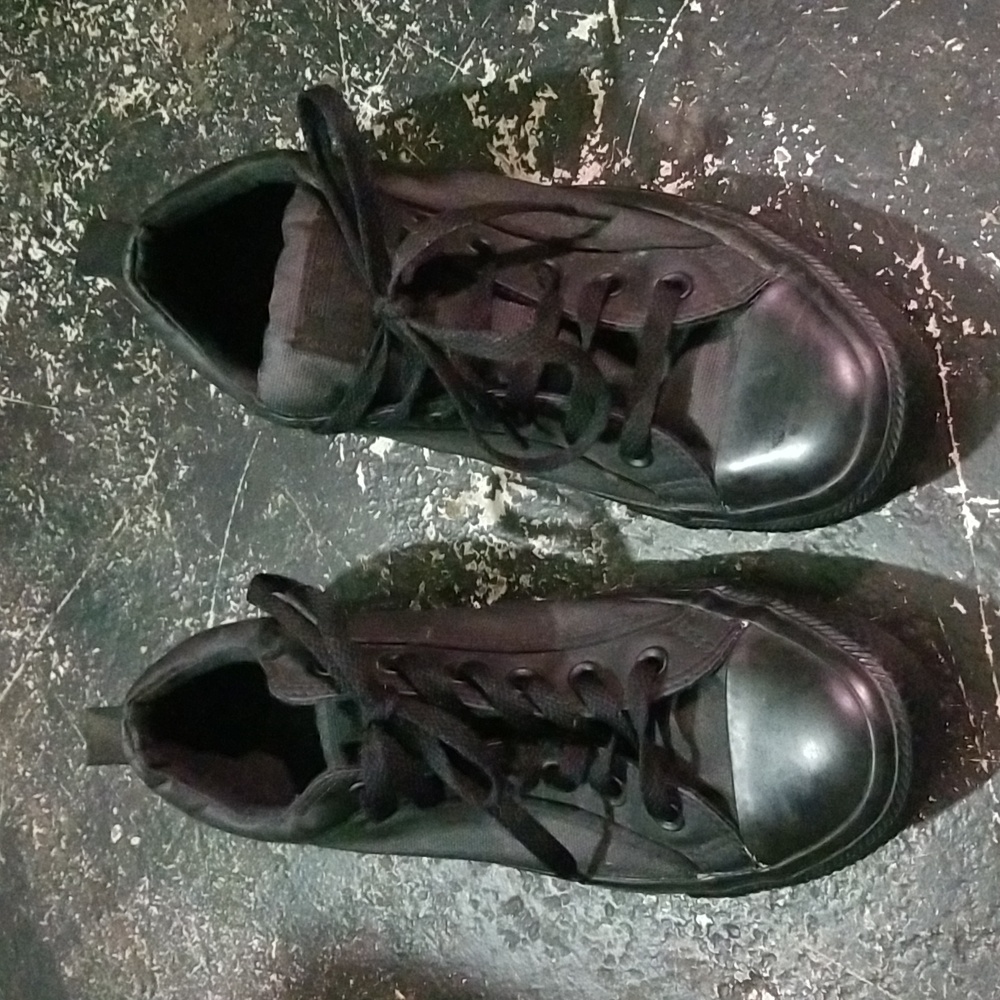 BLACK CONVERSE MENS 7 CHUCK TAYLORS